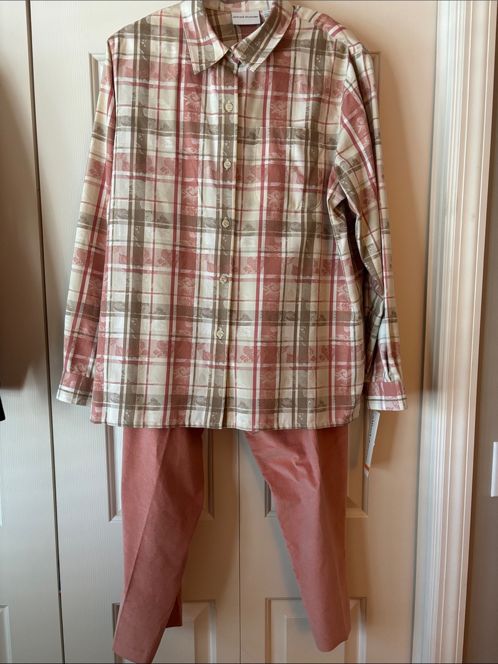 Alfred Dunner Women’s Cream, Dusty Rose & Tan Checkered Blouse and Pant Set